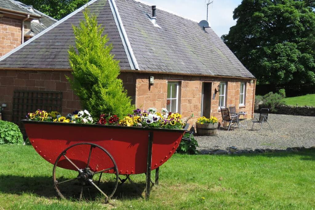 Harleyburn Cottages - Stables And Saddlery Мелроз Екстер'єр фото